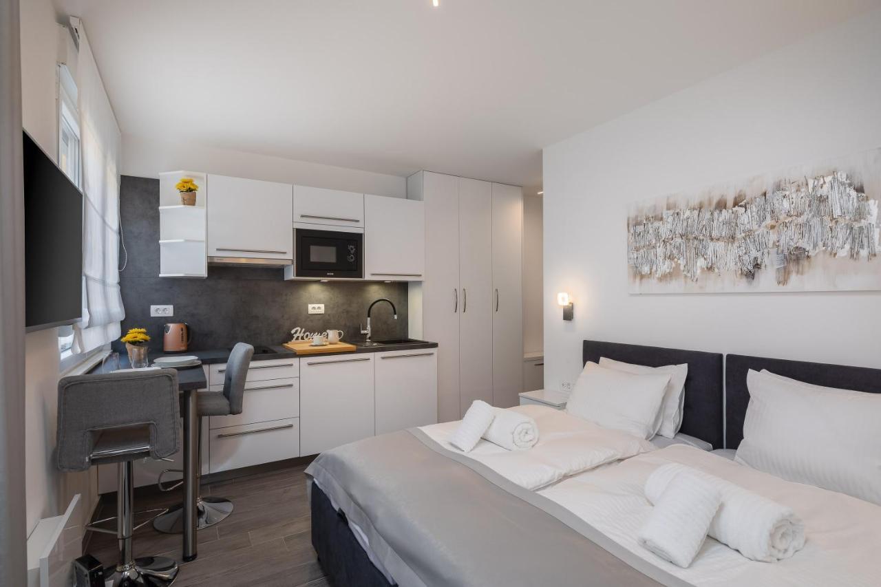 Luxury Studios & Room Five Split Exteriör bild